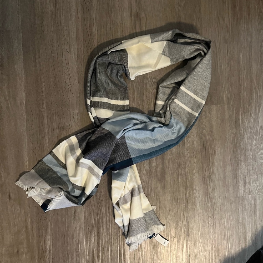 Gap womens scarf NWT!